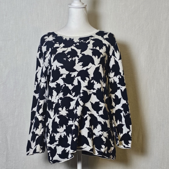 CeCe By Cynthia Steffe Blue/White Floral Long Sleeve Soft Womens Sweater Sz M - Picture 1 of 9